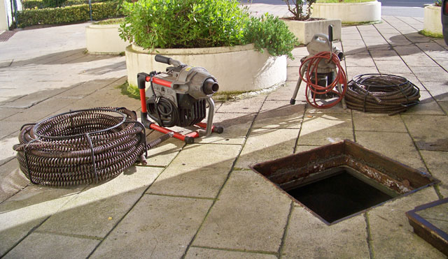 Técnico Brigada Reparações em serviço